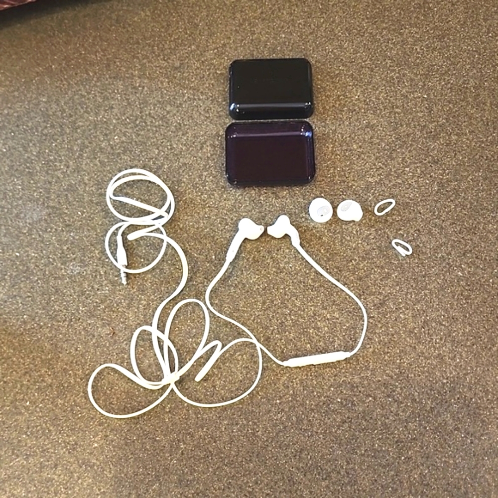 🎵🎵 Samsung earbuds white with jack